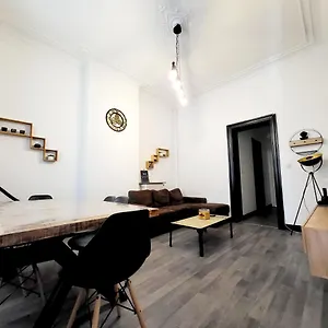 Séjour chez l'habitant Chambre Privée Au 3e étage Sans Ascenceur En Plein Centre De