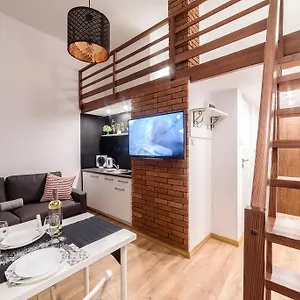 Aparthotel 2 Nights - Great Location, Right Next To Main Rail And Bus Station, 10 Min To Main Square By Foot ***